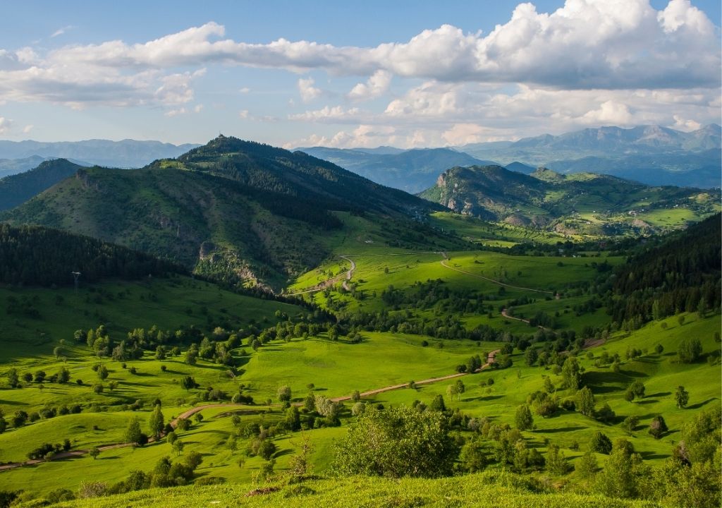 A'dan Z'ye Şavşat Gezi Rehberi: Türkiye'nin Sakin Cennetinde Unutmaz Bir Tatil