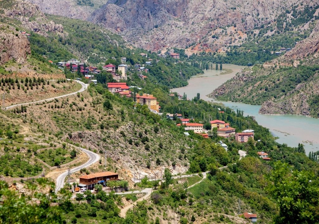 Doğu Anadolu'nun Saklı Hazineleri: Munzur, Kemaliye ve Divriği Gezi Rehberi