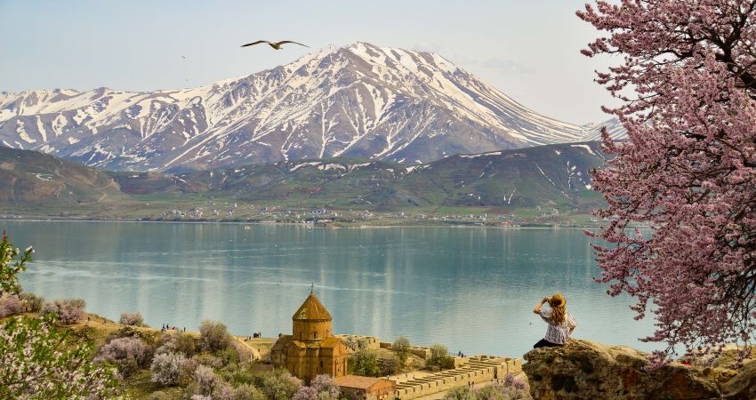 Uçaklı Van Doğubayazıt Bitlis Hizan Bahçesaray Turu