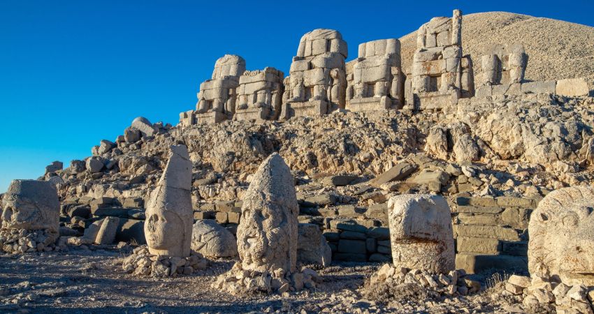İstanbul Çıkışlı Uçaklı Fırat'tan Nemrut'a Gaziantep Şanlıurfa Adıyaman Kültür ve Gastronomi Turu