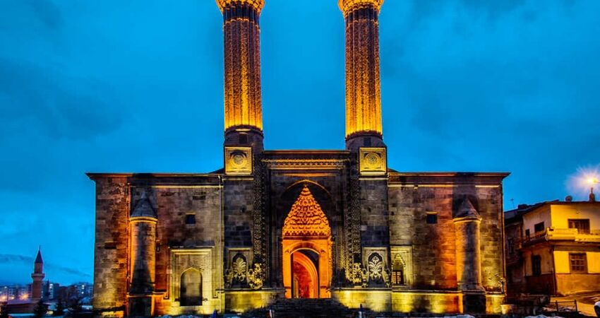 Yılbaşı Özel Turistik Doğu Ekspresi ile Kars Turu (Tren Gidiş - Uçak Dönüş)