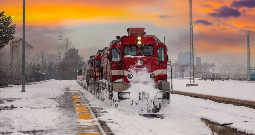 Ankara Çıkışlı Yataklı Tren İle Van Kars Erzurum Turu (Uçak Gidiş – Tren Dönüş)
