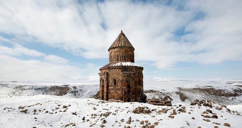 Ankara Çıkışlı Yataklı Tren İle Van Kars Erzurum Turu (Uçak Gidiş – Tren Dönüş)